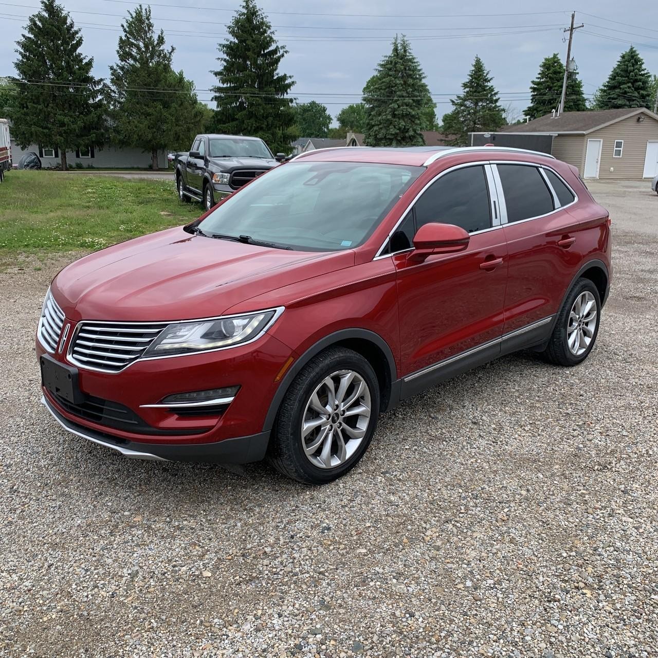 Lincoln MKC Vehicle Full-screen Gallery Image 2