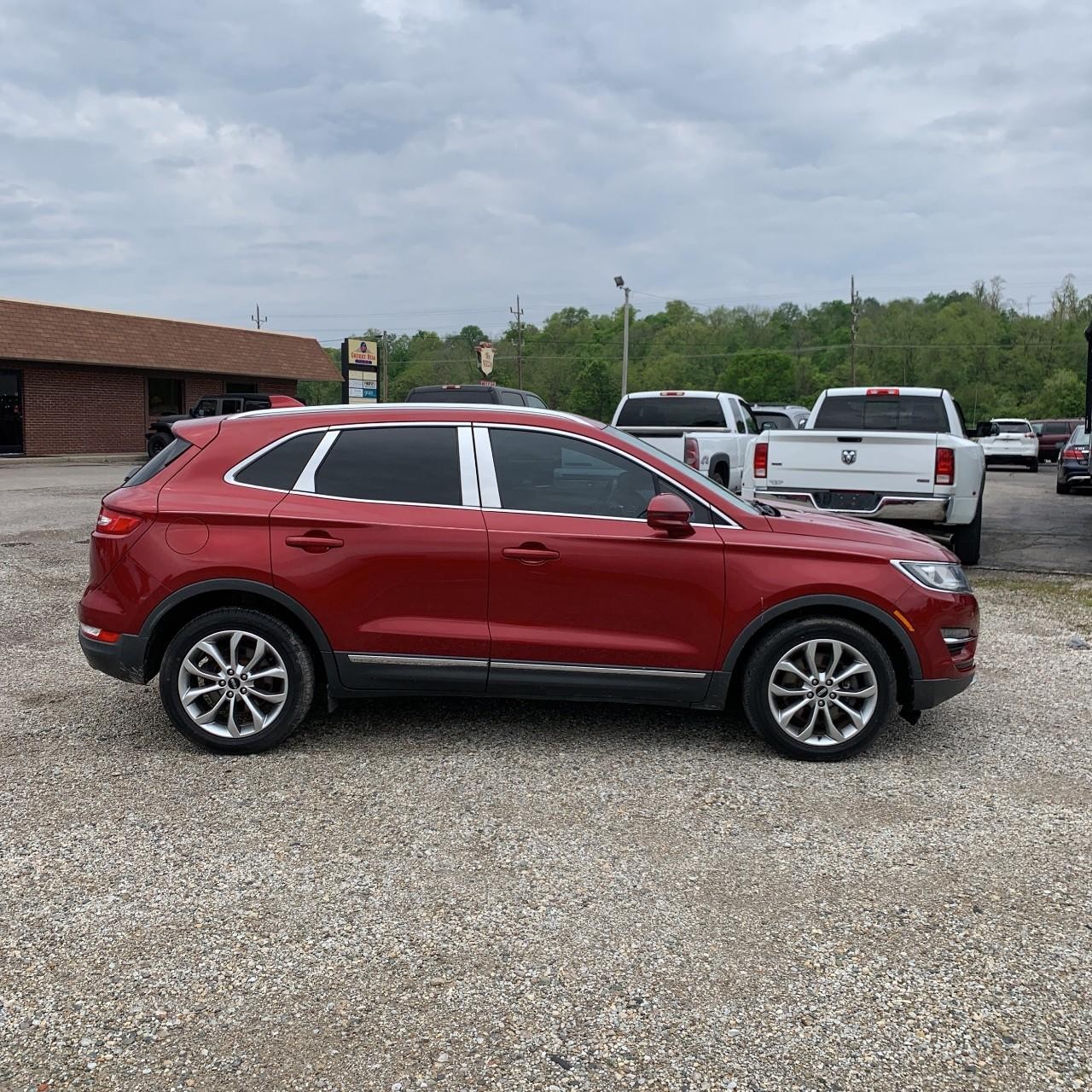 Lincoln MKC Vehicle Full-screen Gallery Image 7