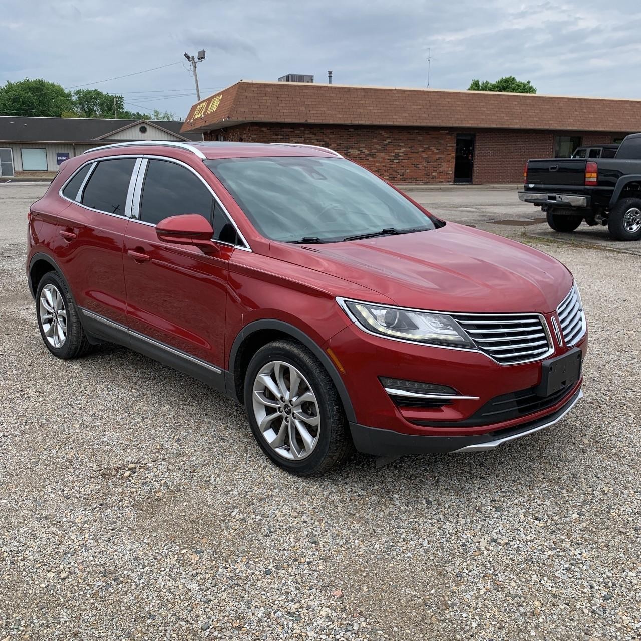 Lincoln MKC Vehicle Full-screen Gallery Image 8
