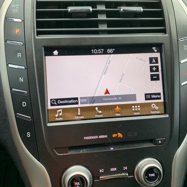 Lincoln MKC Vehicle Full-screen Gallery Image 18