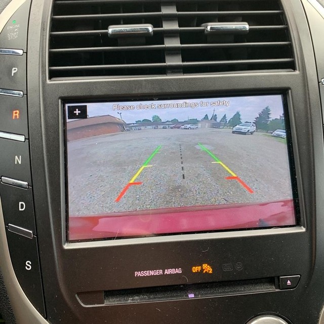 Lincoln MKC Vehicle Full-screen Gallery Image 19