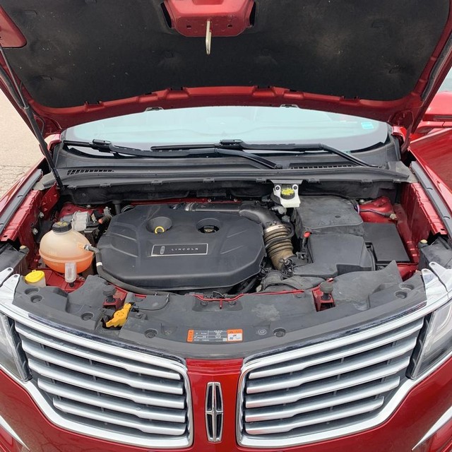 Lincoln MKC Vehicle Full-screen Gallery Image 23