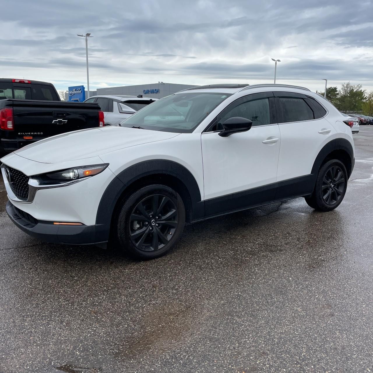 Mazda CX-30 Vehicle Full-screen Gallery Image 2