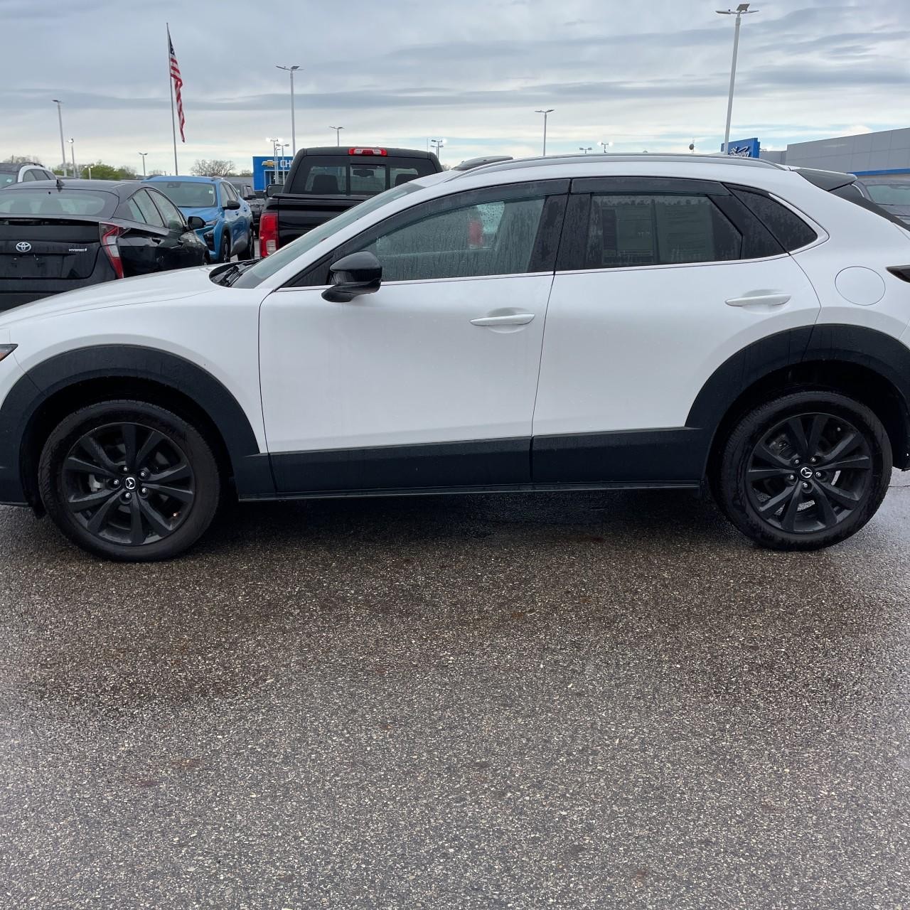 Mazda CX-30 Vehicle Full-screen Gallery Image 3
