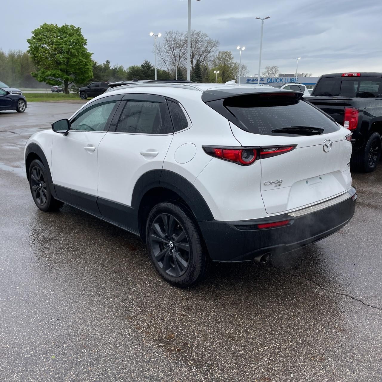 Mazda CX-30 Vehicle Full-screen Gallery Image 4