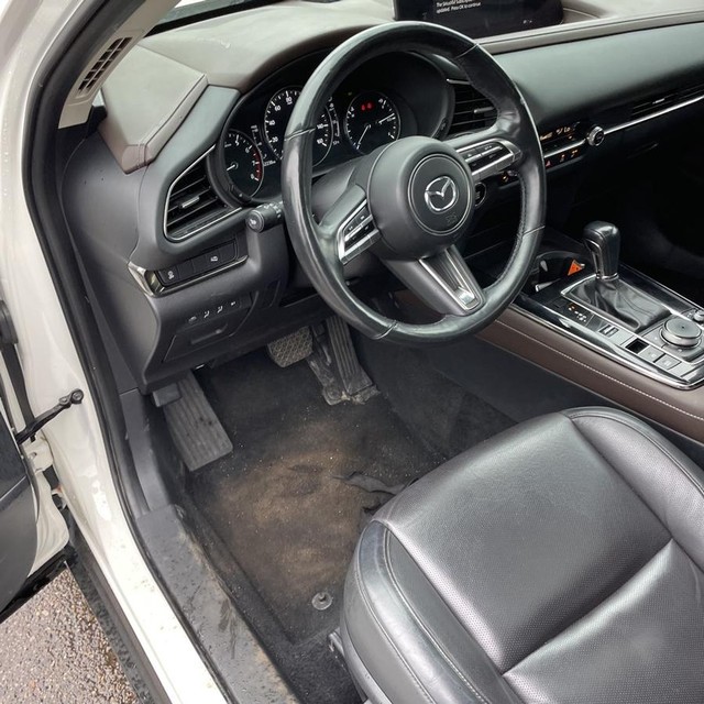 Mazda CX-30 Vehicle Full-screen Gallery Image 16