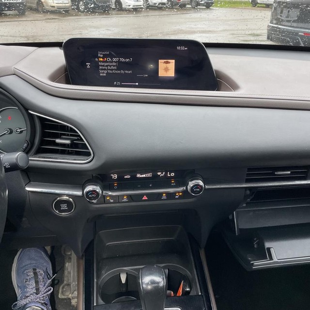 Mazda CX-30 Vehicle Full-screen Gallery Image 17