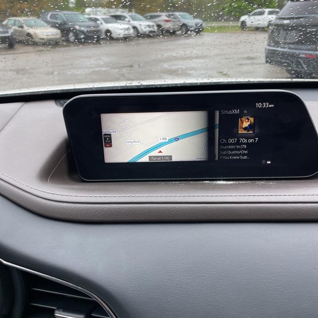 Mazda CX-30 Vehicle Full-screen Gallery Image 18