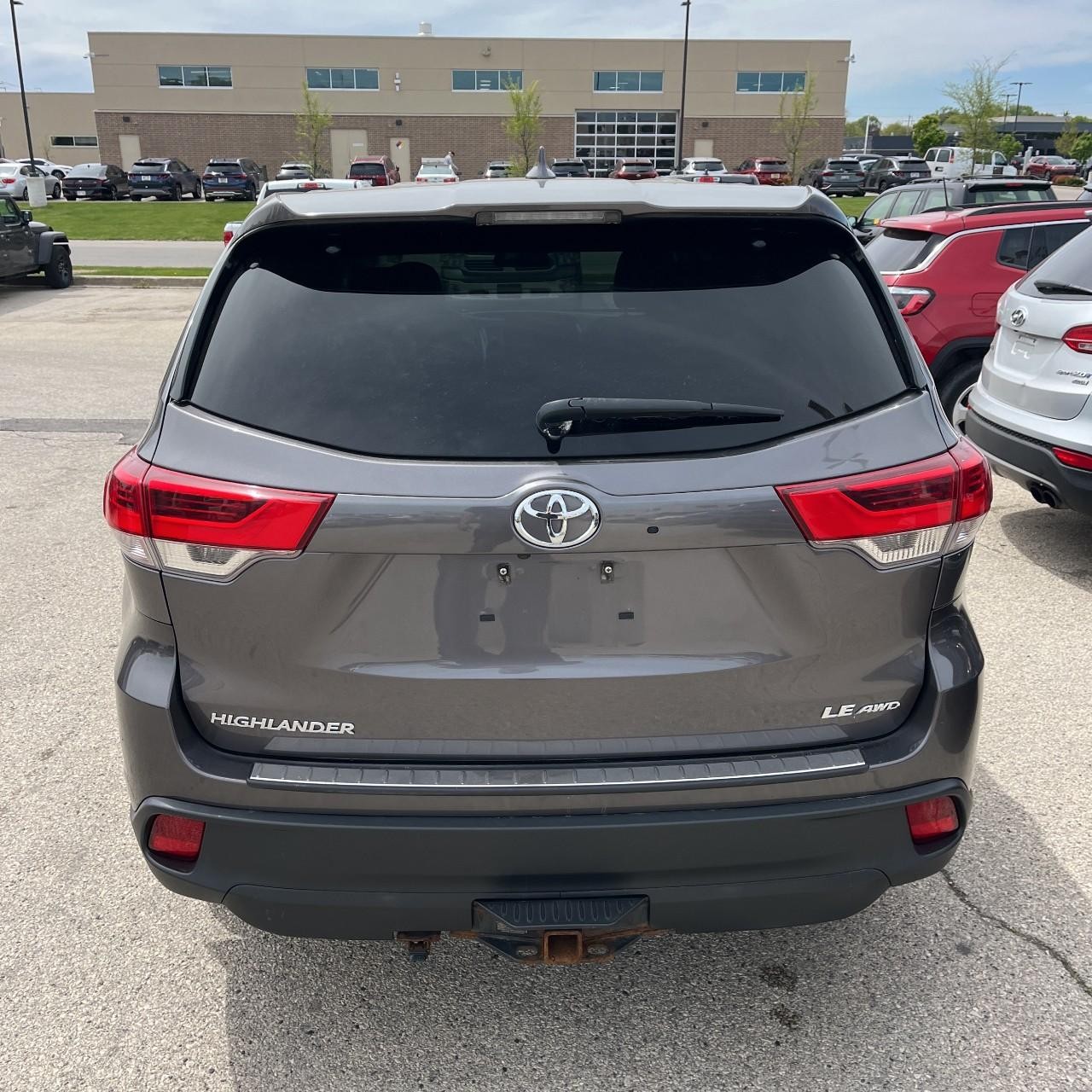 Toyota Highlander Vehicle Full-screen Gallery Image 5
