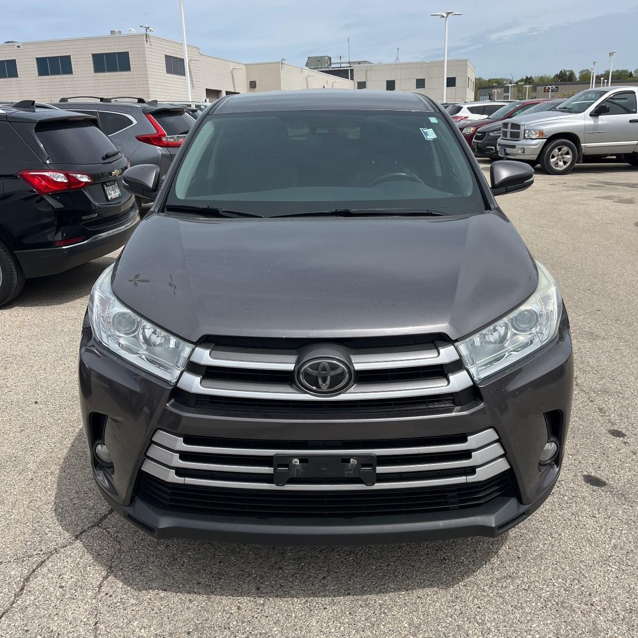 Toyota Highlander Vehicle Full-screen Gallery Image 9