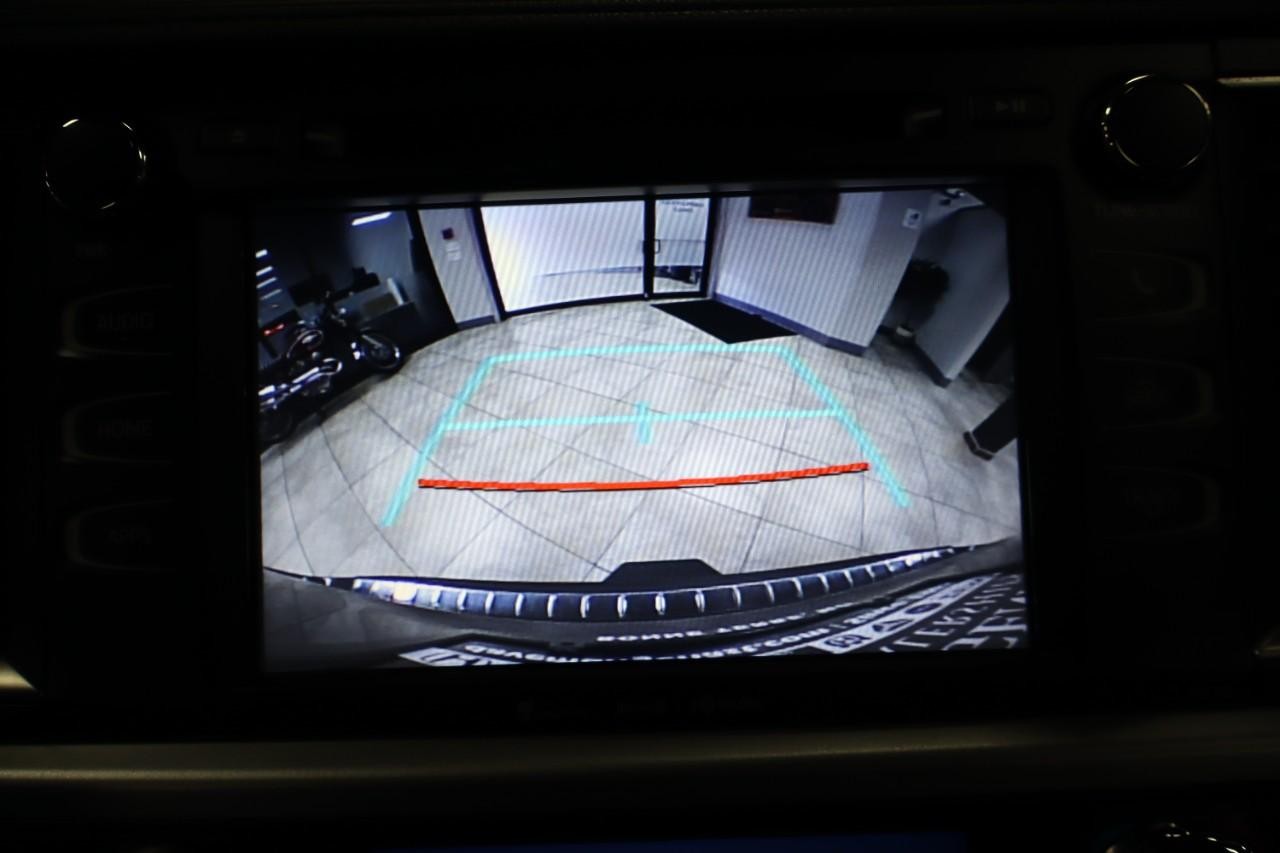 Toyota Highlander Vehicle Full-screen Gallery Image 14