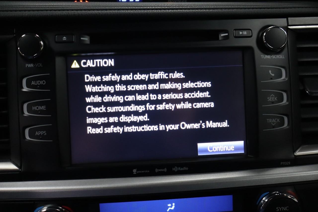 Toyota Highlander Vehicle Full-screen Gallery Image 15