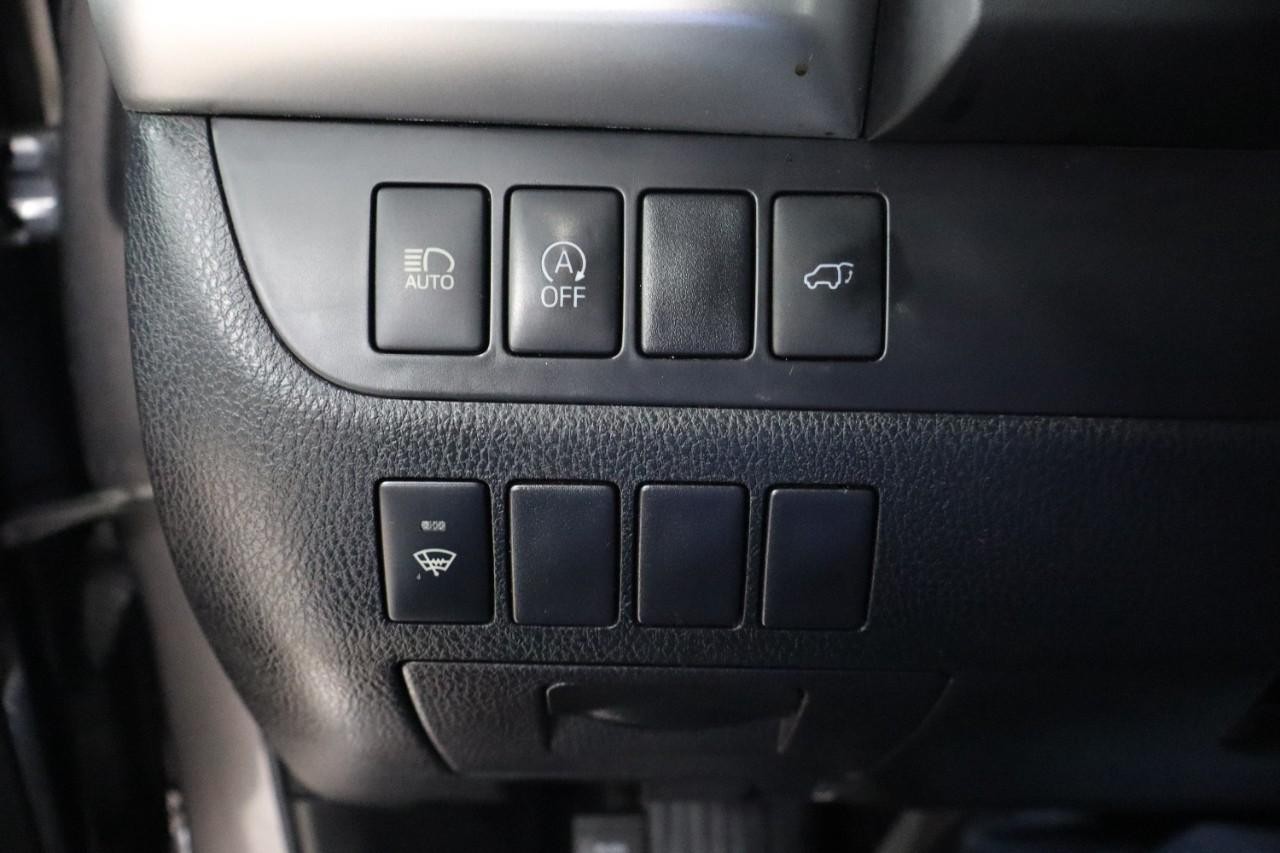 Toyota Highlander Vehicle Full-screen Gallery Image 17