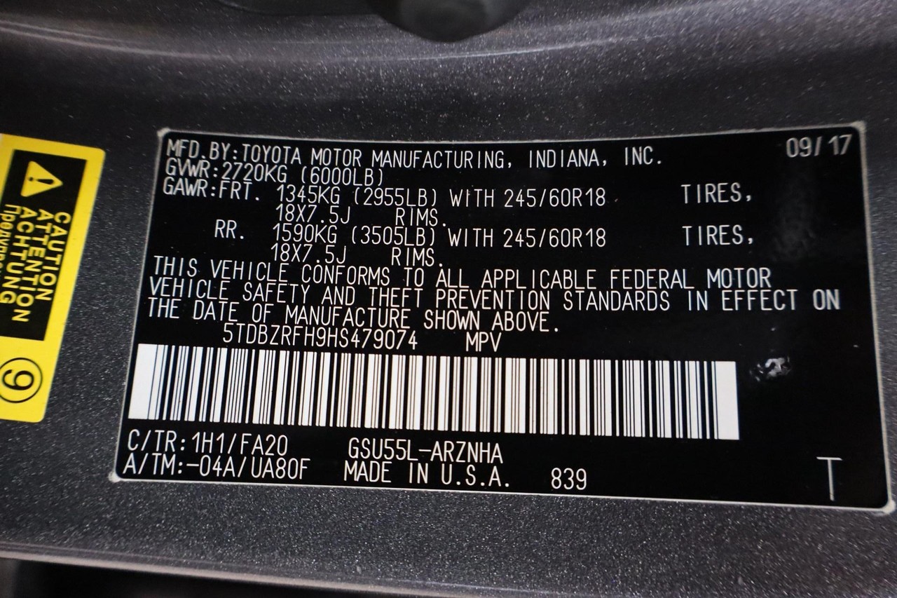 Toyota Highlander Vehicle Full-screen Gallery Image 21
