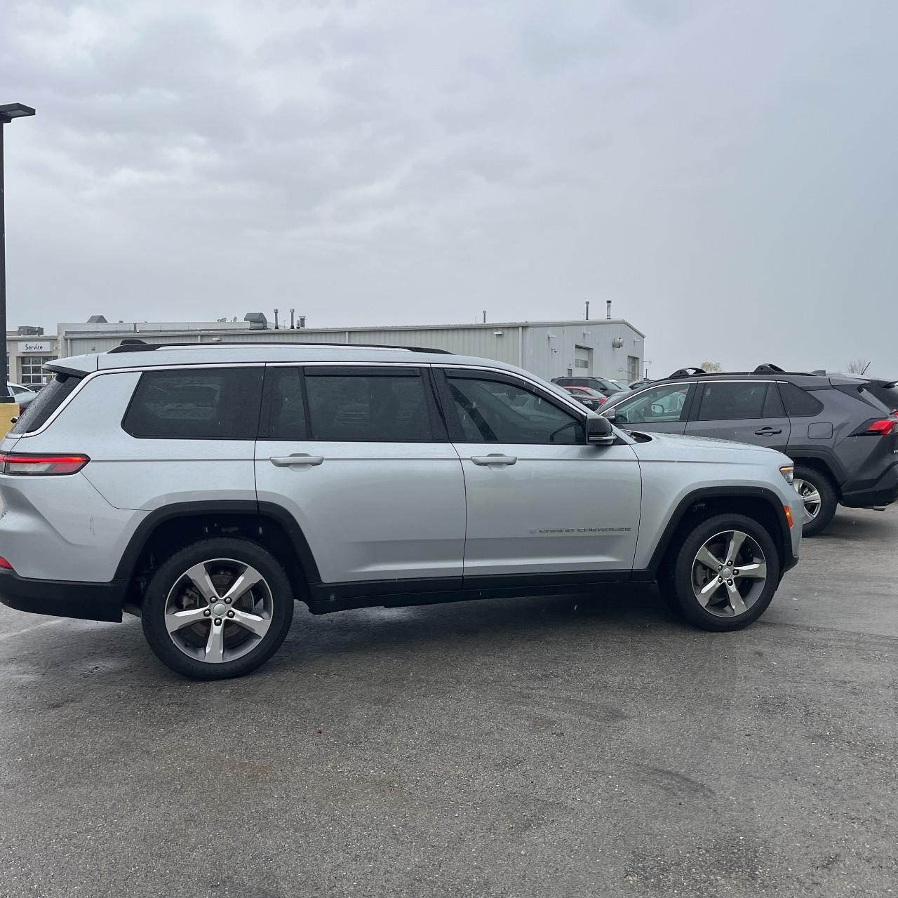 Jeep Grand Cherokee L Vehicle Full-screen Gallery Image 5