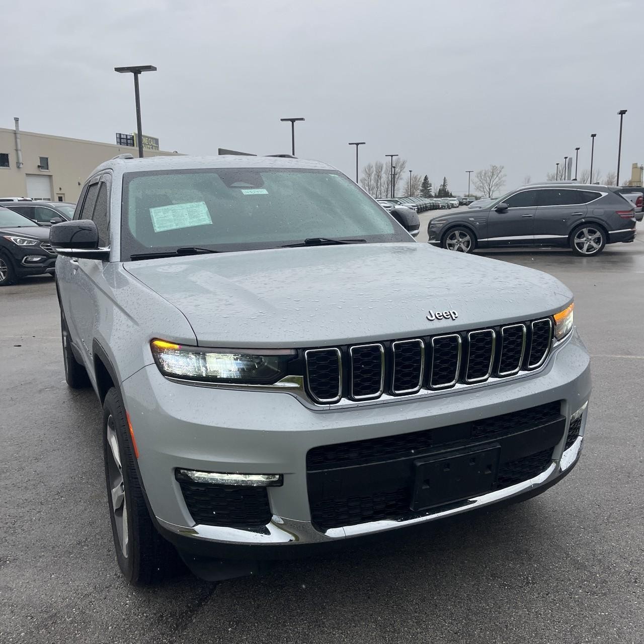 Jeep Grand Cherokee L Vehicle Full-screen Gallery Image 6