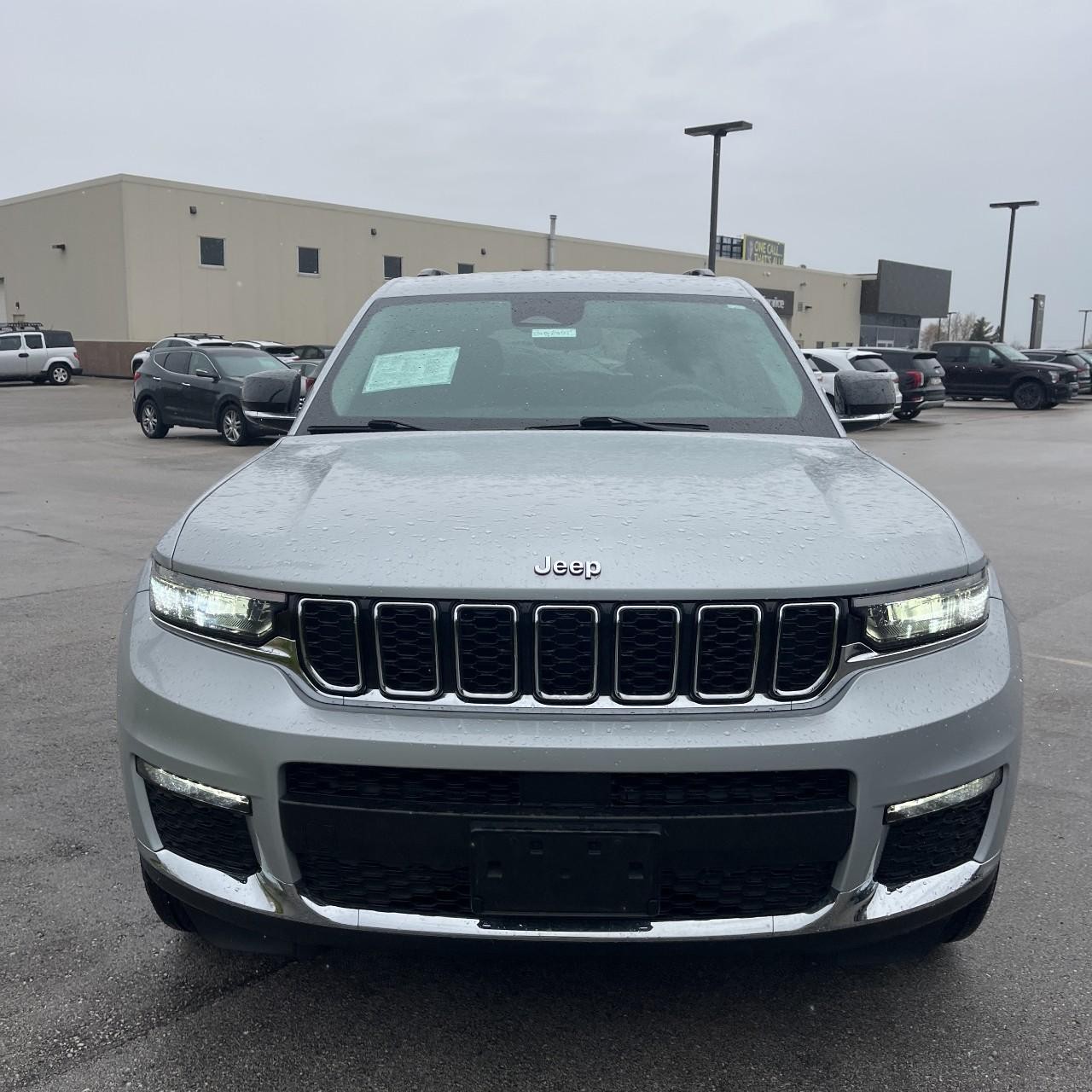 Jeep Grand Cherokee L Vehicle Full-screen Gallery Image 7