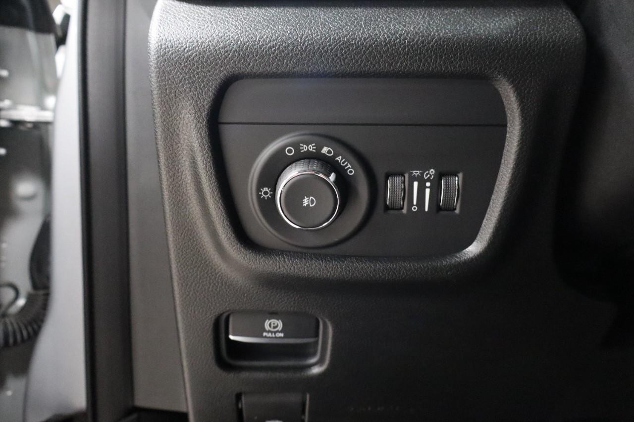Jeep Grand Cherokee L Vehicle Full-screen Gallery Image 13