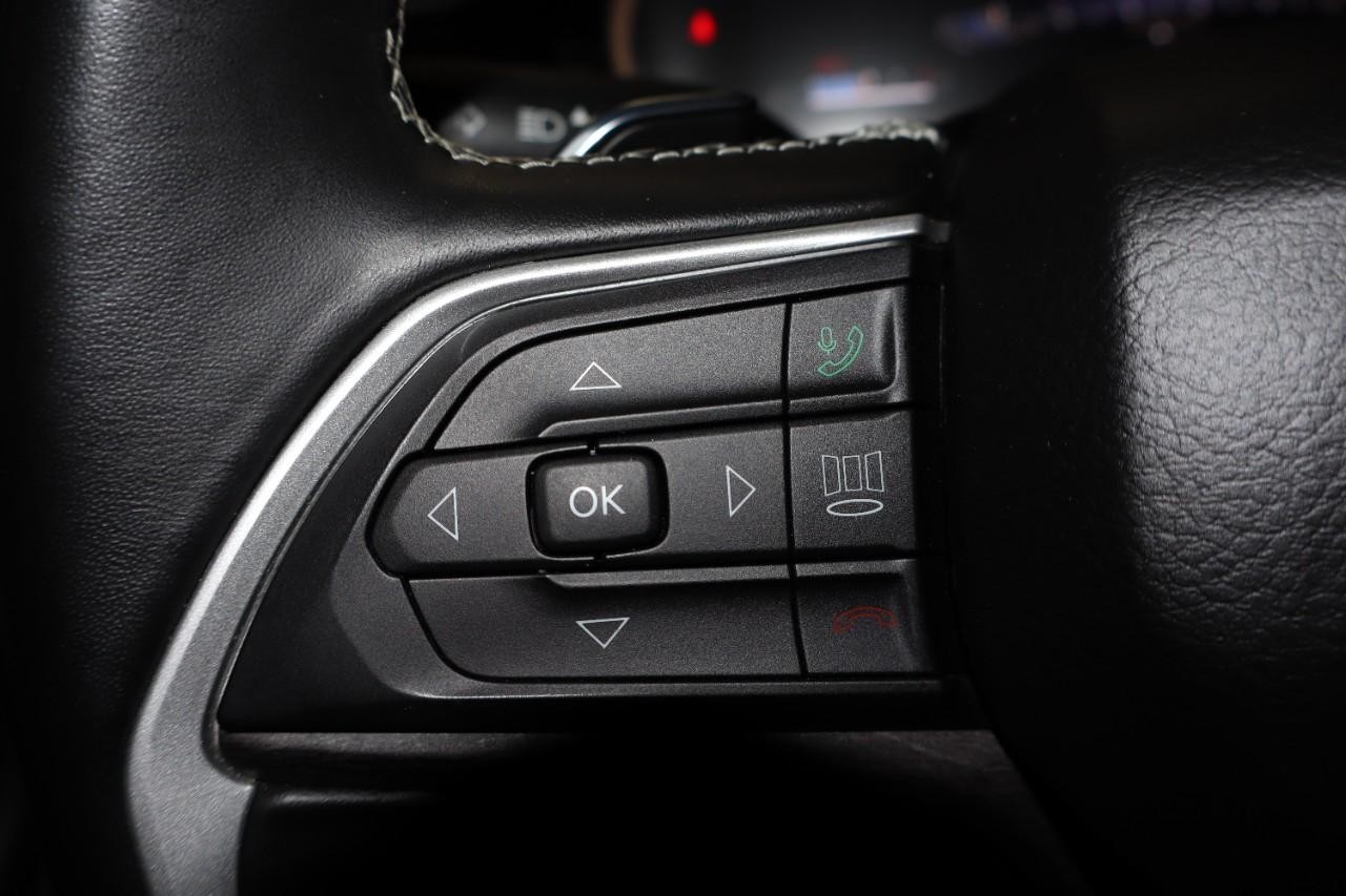 Jeep Grand Cherokee L Vehicle Full-screen Gallery Image 17