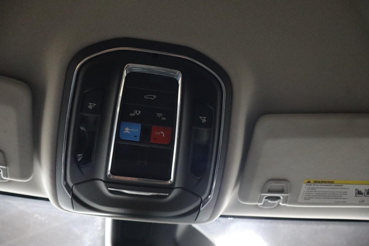 Jeep Grand Cherokee L Vehicle Full-screen Gallery Image 25