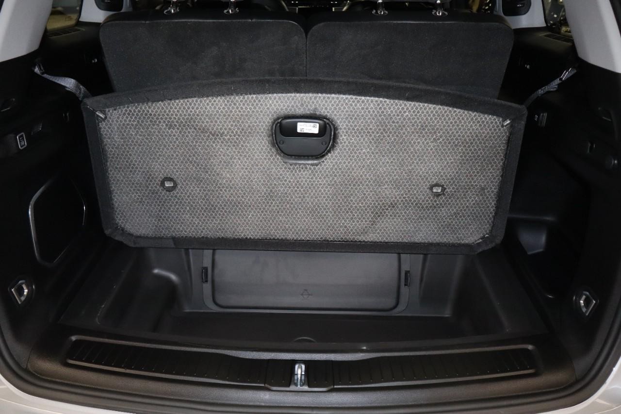 Jeep Grand Cherokee L Vehicle Full-screen Gallery Image 32