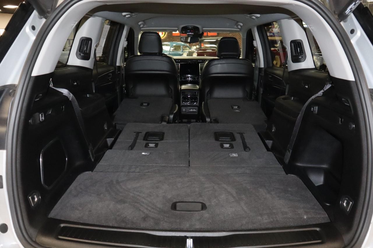 Jeep Grand Cherokee L Vehicle Full-screen Gallery Image 34