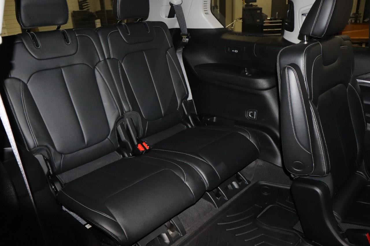 Jeep Grand Cherokee L Vehicle Full-screen Gallery Image 38