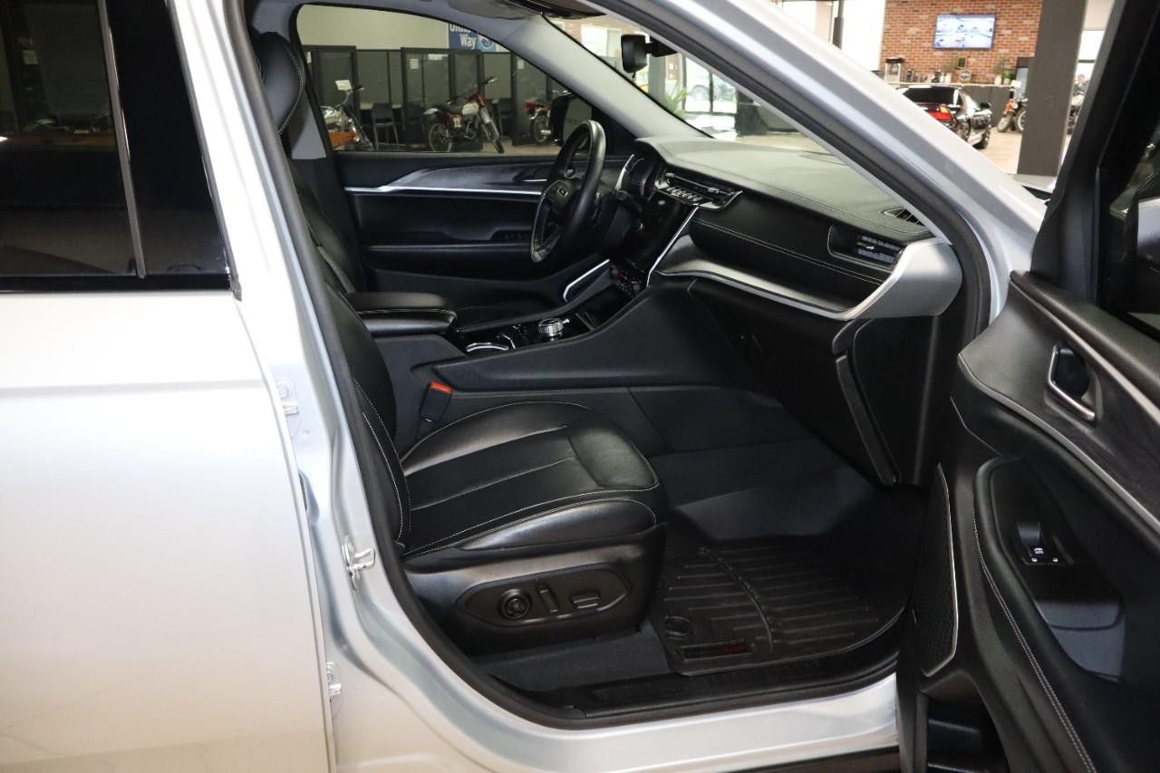 Jeep Grand Cherokee L Vehicle Full-screen Gallery Image 39