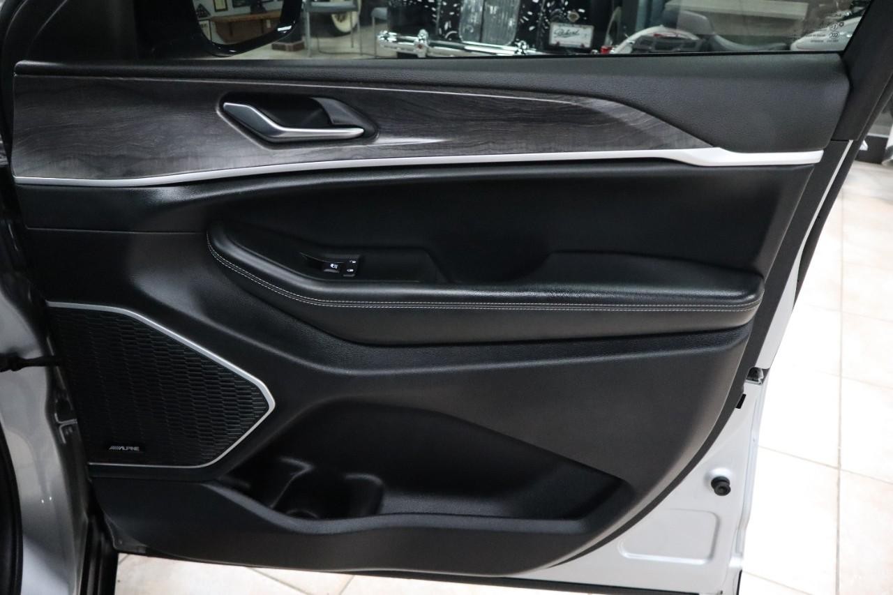 Jeep Grand Cherokee L Vehicle Full-screen Gallery Image 40