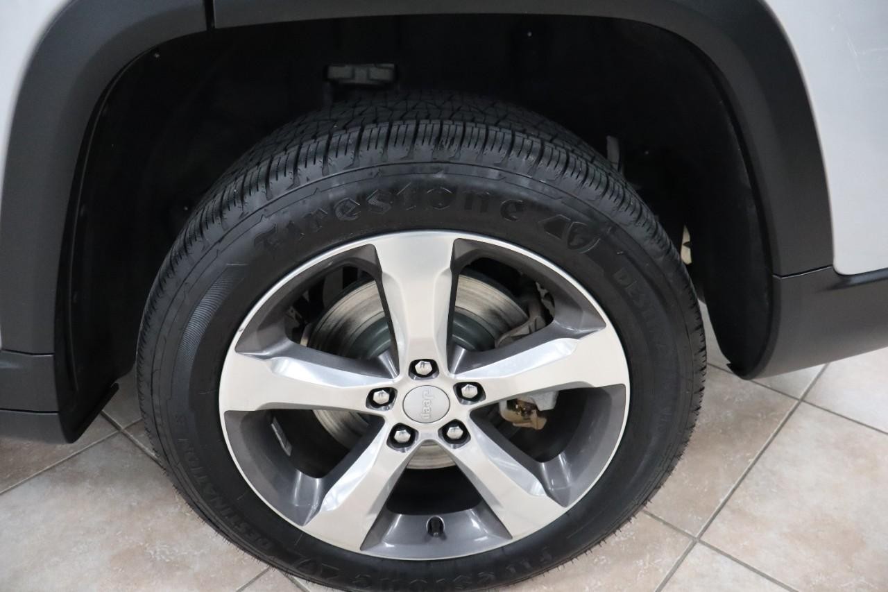 Jeep Grand Cherokee L Vehicle Full-screen Gallery Image 43