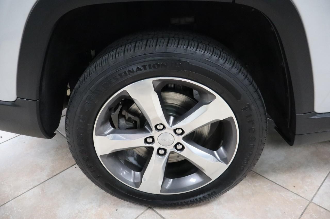 Jeep Grand Cherokee L Vehicle Full-screen Gallery Image 44