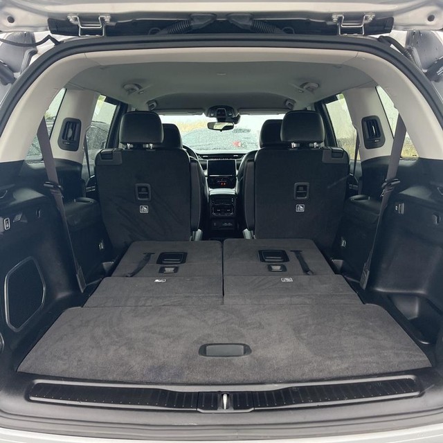 Jeep Grand Cherokee L Vehicle Full-screen Gallery Image 17