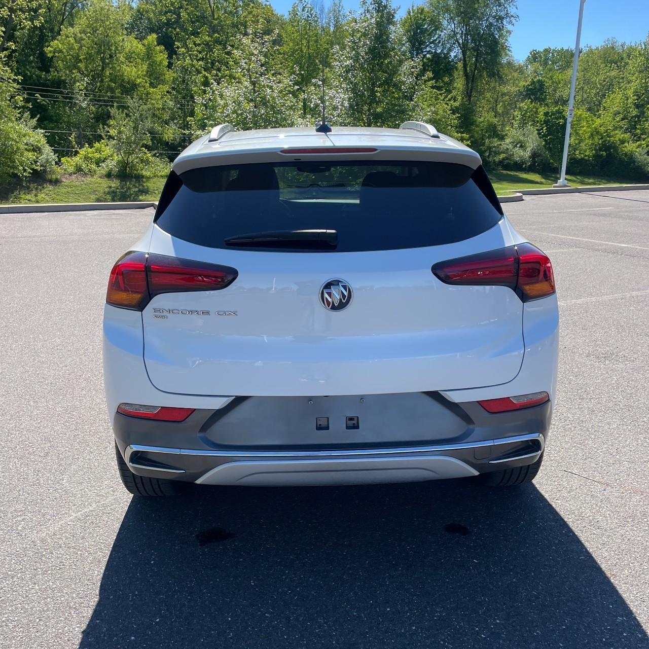 Buick Encore GX Vehicle Full-screen Gallery Image 4