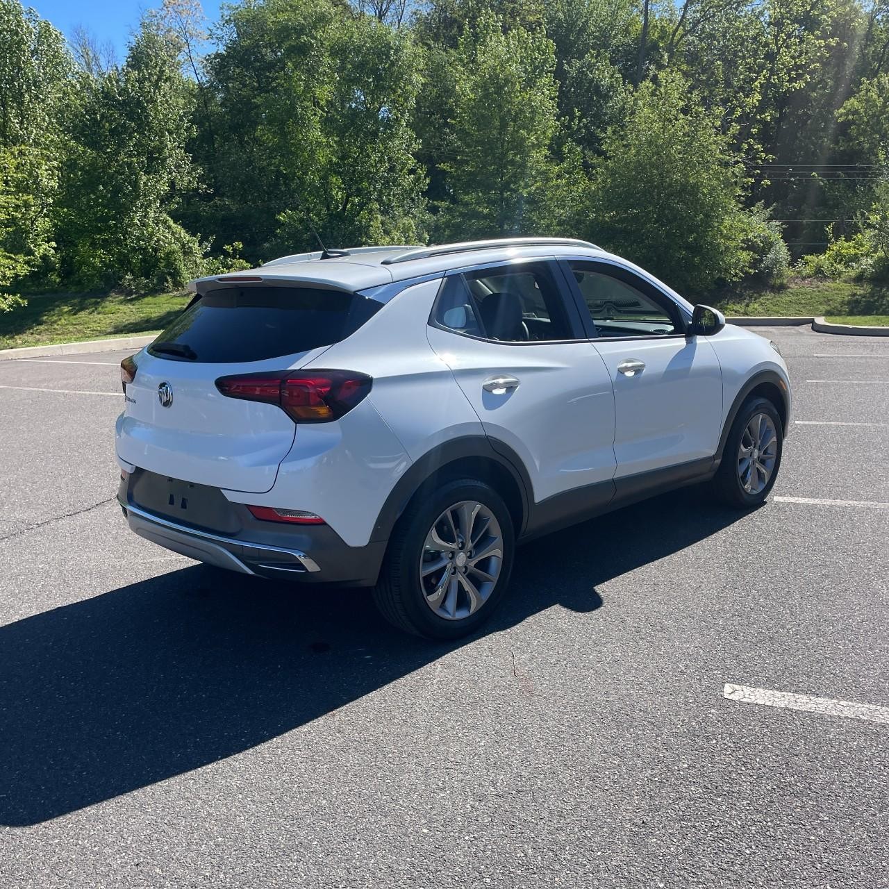 Buick Encore GX Vehicle Full-screen Gallery Image 5