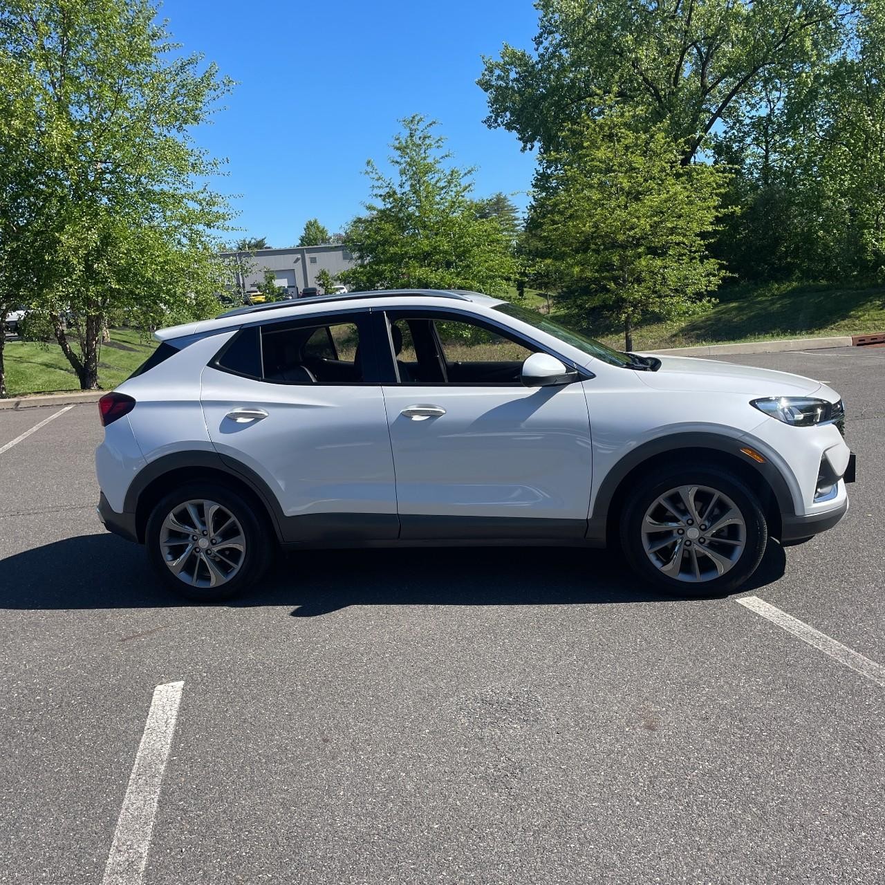 Buick Encore GX Vehicle Full-screen Gallery Image 6