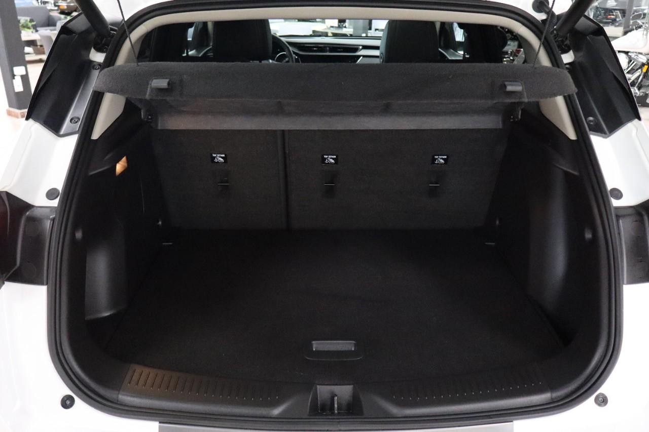 Buick Encore GX Vehicle Full-screen Gallery Image 18