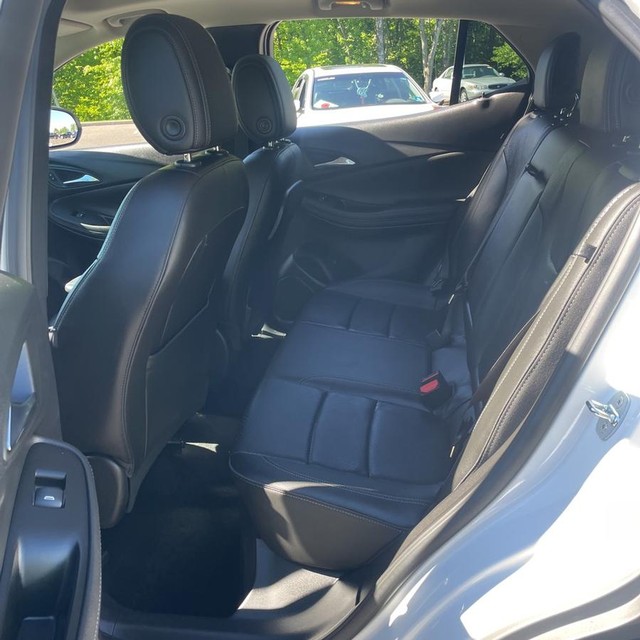 Buick Encore GX Vehicle Full-screen Gallery Image 12