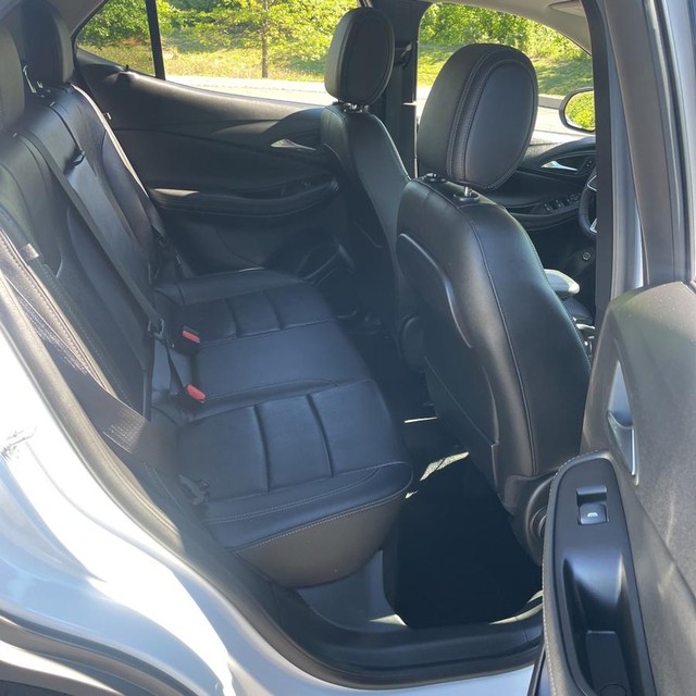 Buick Encore GX Vehicle Full-screen Gallery Image 13