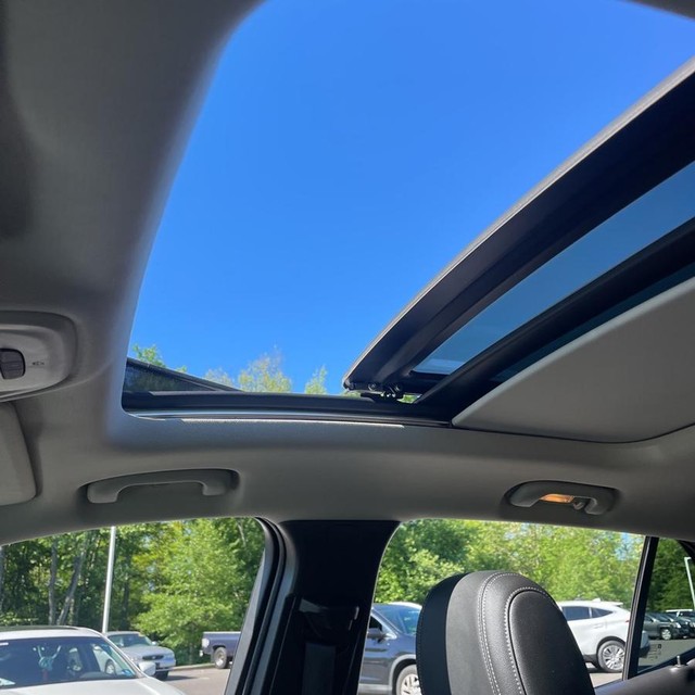 Buick Encore GX Vehicle Full-screen Gallery Image 14