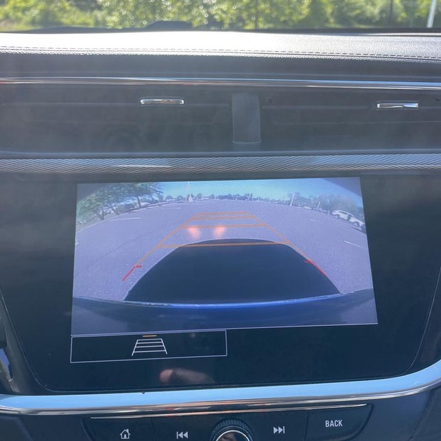 Buick Encore GX Vehicle Full-screen Gallery Image 17
