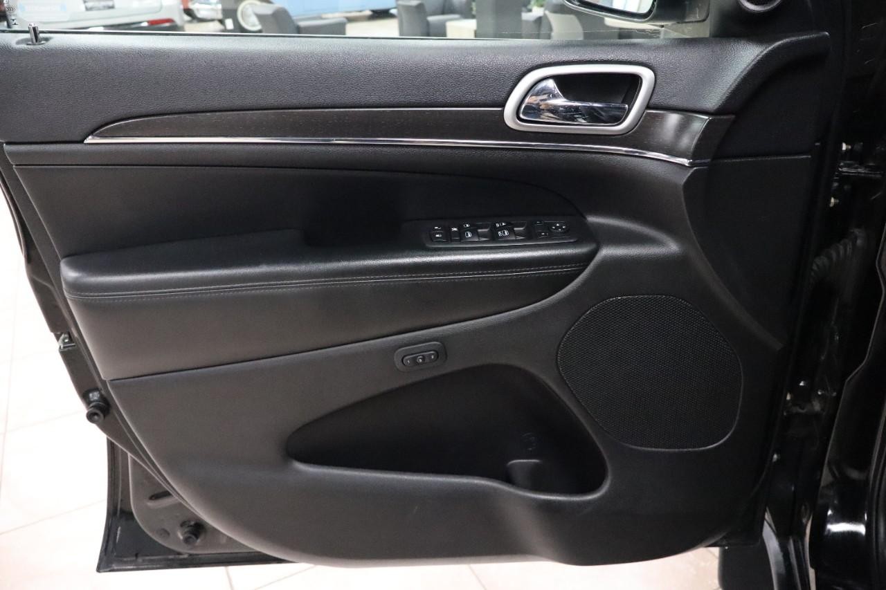 Jeep Grand Cherokee Vehicle Full-screen Gallery Image 10