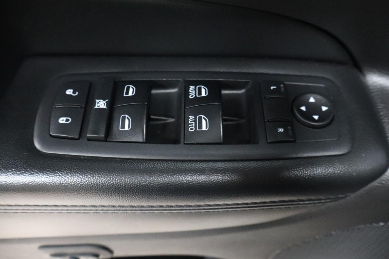 Jeep Grand Cherokee Vehicle Full-screen Gallery Image 11