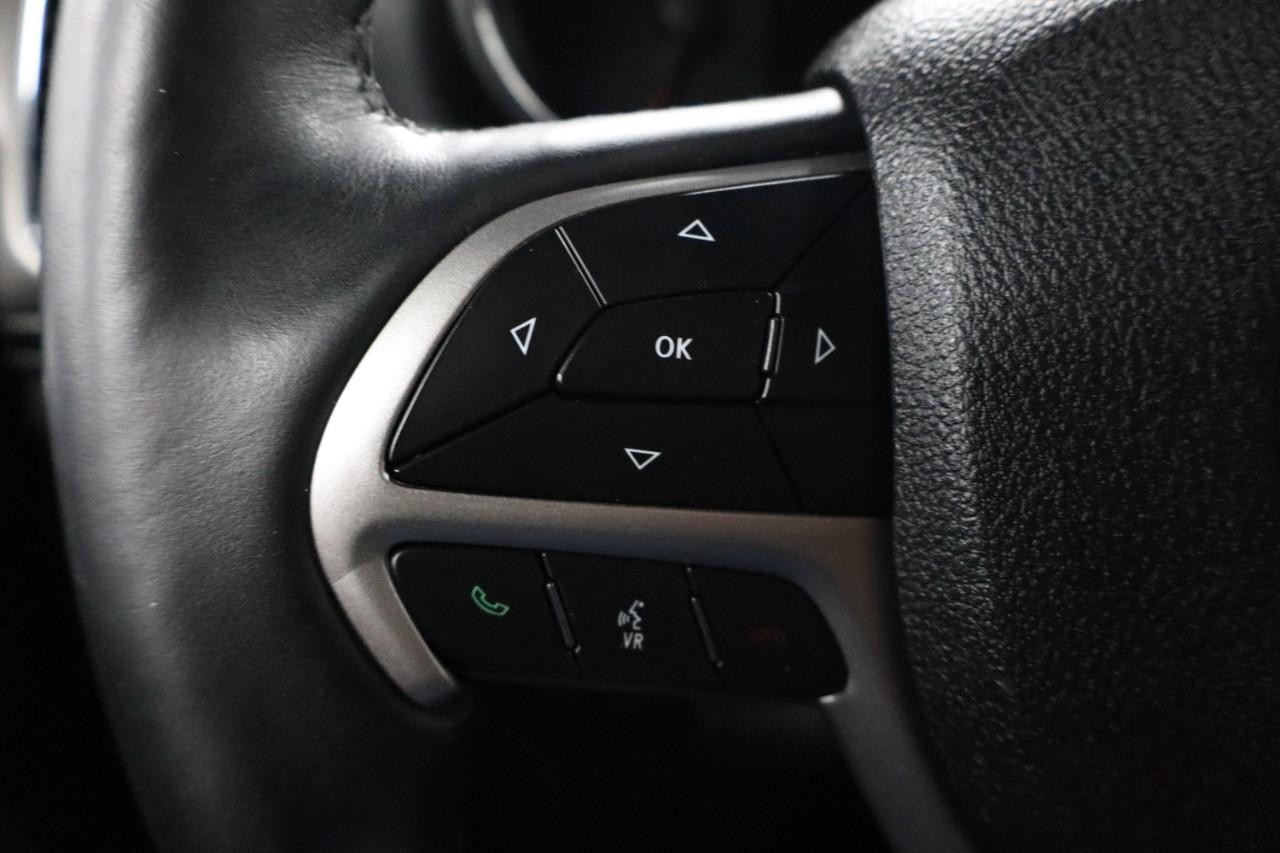 Jeep Grand Cherokee Vehicle Full-screen Gallery Image 16