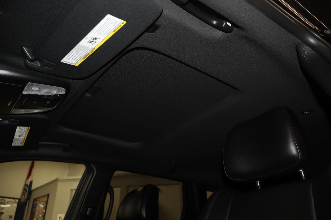 Jeep Grand Cherokee Vehicle Full-screen Gallery Image 25