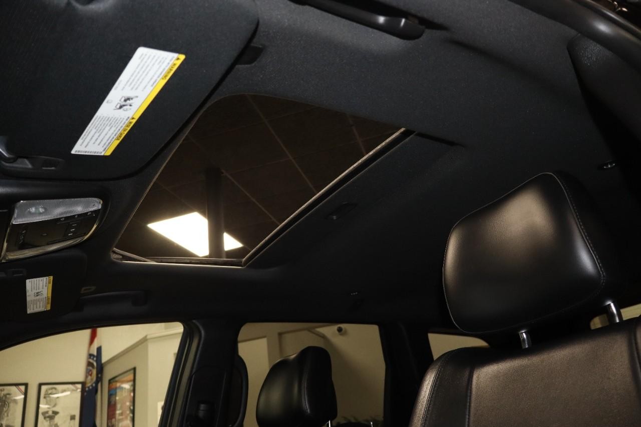 Jeep Grand Cherokee Vehicle Full-screen Gallery Image 26