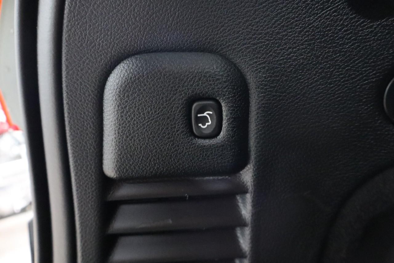 Jeep Grand Cherokee Vehicle Full-screen Gallery Image 32