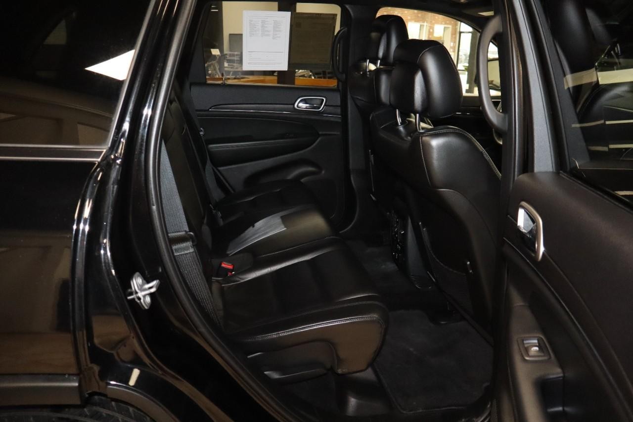 Jeep Grand Cherokee Vehicle Full-screen Gallery Image 35