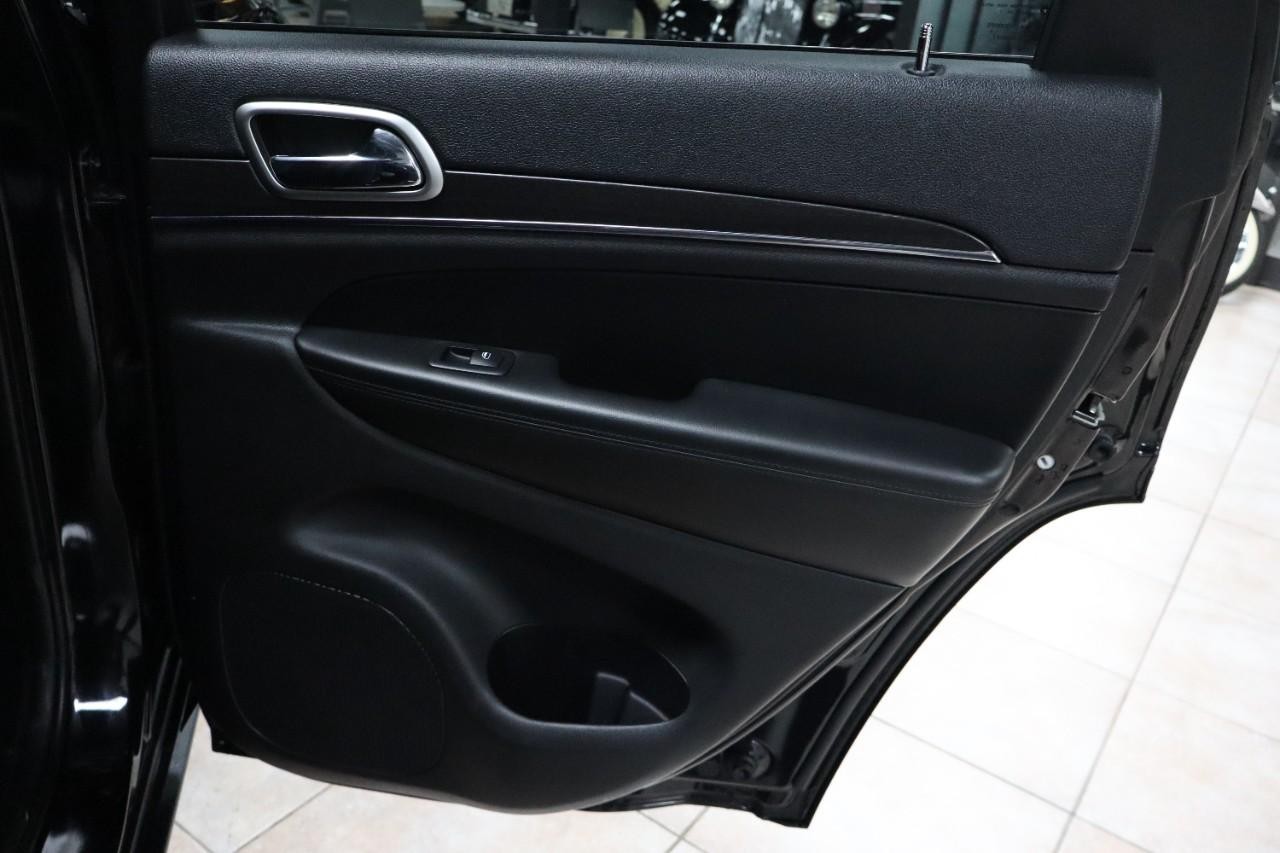 Jeep Grand Cherokee Vehicle Full-screen Gallery Image 36