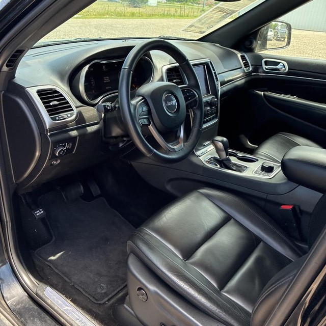 Jeep Grand Cherokee Vehicle Full-screen Gallery Image 15