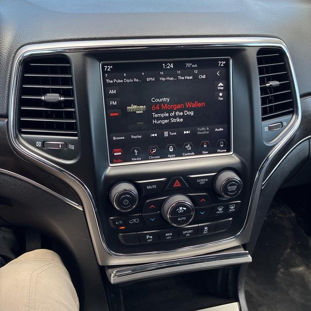 Jeep Grand Cherokee Vehicle Full-screen Gallery Image 16